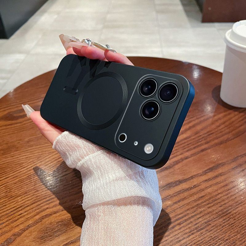 ChubbyArmor Slim - Ultra-Thin Magnetic Matte Case with Built-in Lens Protector for iPhone 17